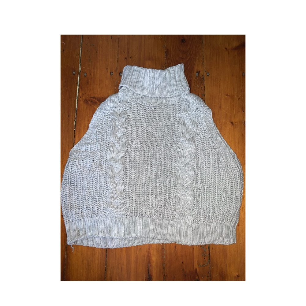 Kendall&Kylie sleeveless turtleneck sweater!